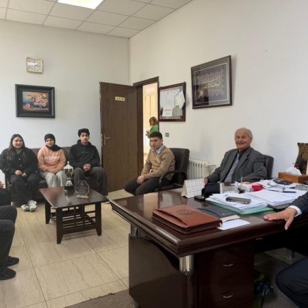 لقاء الدكتور يوسف الصميلي بطلاب مسابقة قارئ ومبدع في أجواء التقدير والإبداع